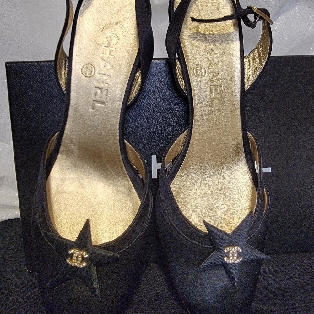 CHANEL Rare Black "Star" Sample Shoes - Picture 2 of 9